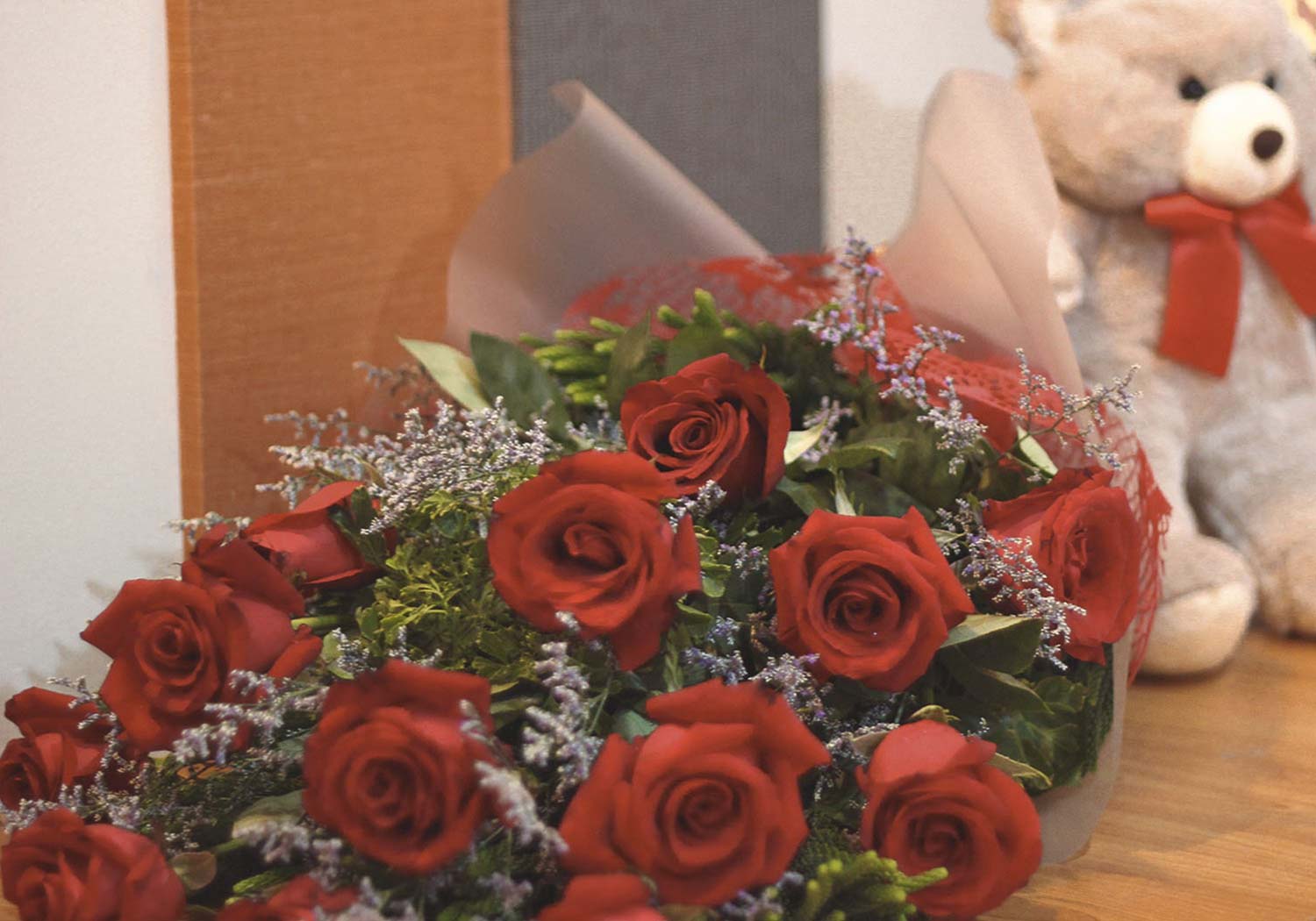 1-dozen-ecuadorian-roses-with-bear